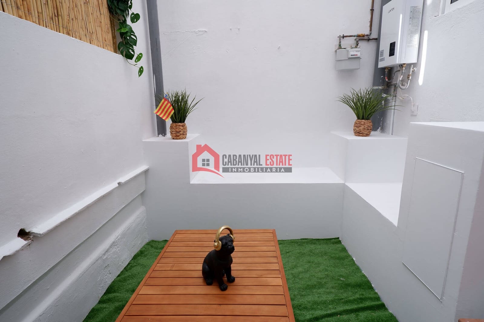 4 soveværelse Lejlighed til leje i Valencia by - € 500 (Ref: 9193552)