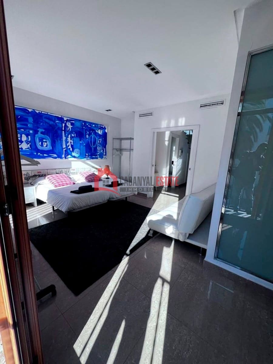 6 soveværelse Rækkehus til salg i Valencia by - € 1.390.000 (Ref: 9254185)