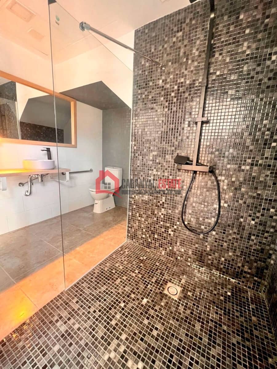 6 soveværelse Rækkehus til salg i Valencia by - € 1.390.000 (Ref: 9254185)