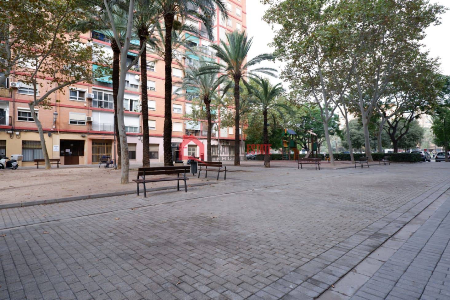 Commercieel te koop in Valencia stad - € 265.000 (Ref: 9363280)
