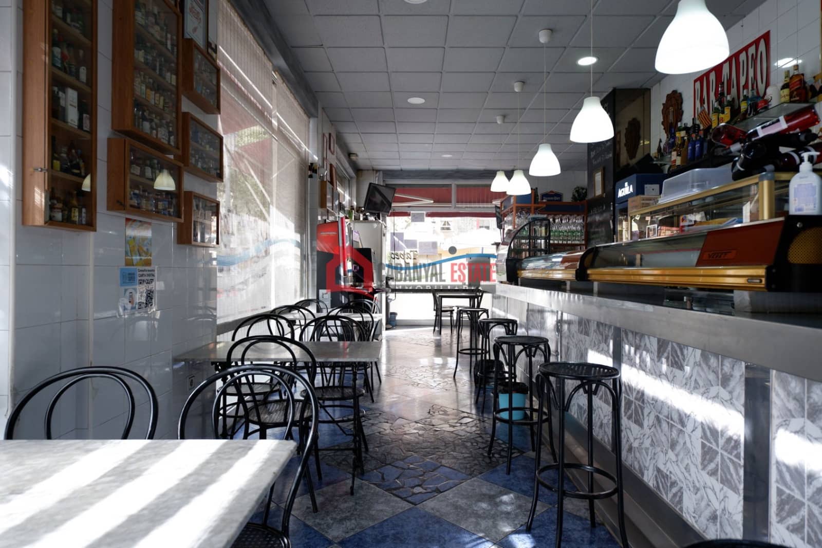 Commercieel te koop in Valencia stad - € 265.000 (Ref: 9363280)