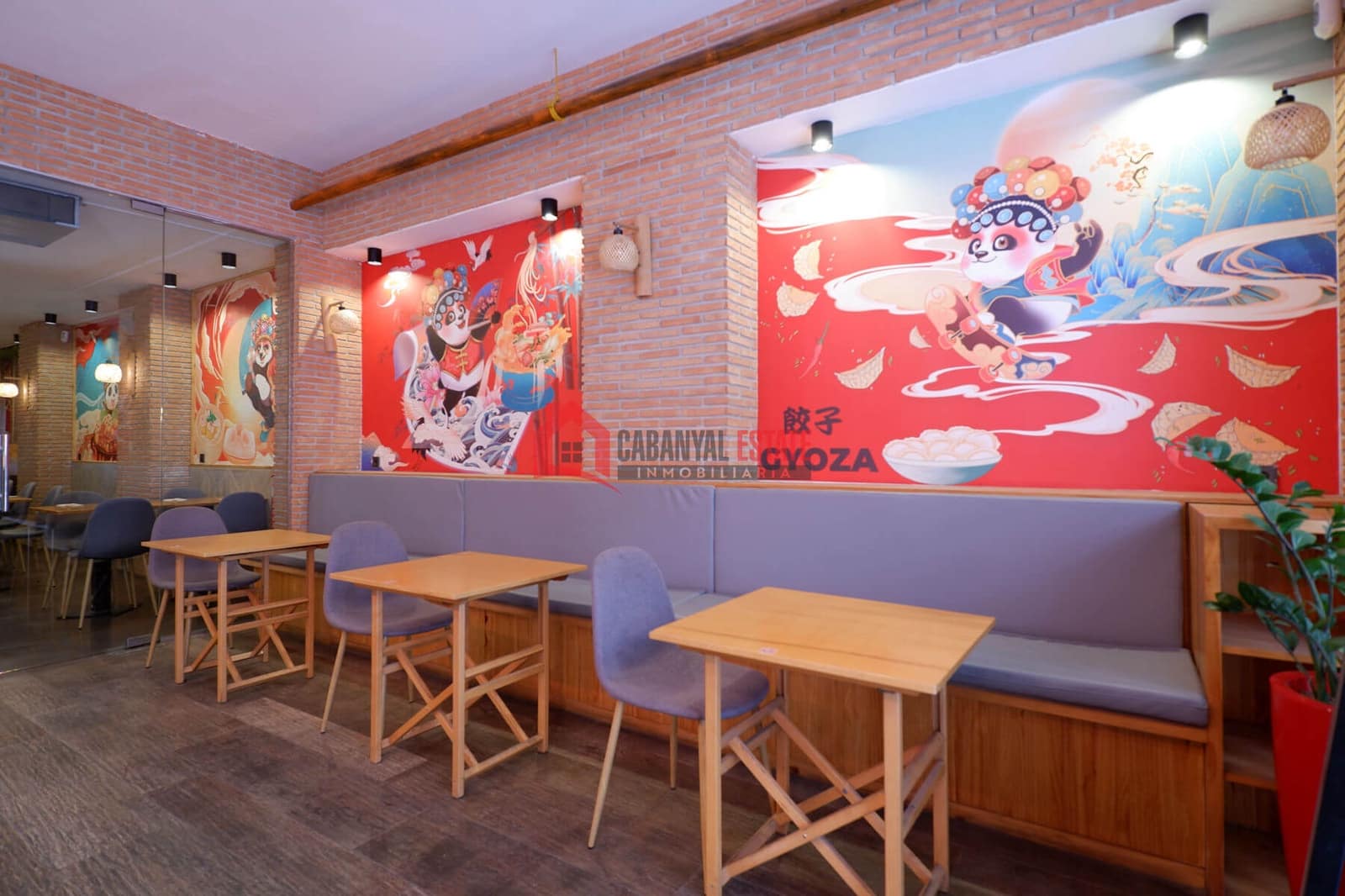 Commercial for rent in Valencia city - € 2,600 (Ref: 9436611)