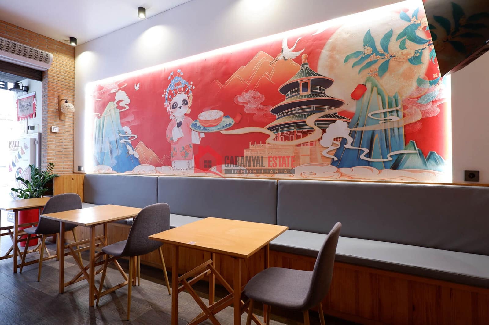 Commercial for rent in Valencia city - € 2,600 (Ref: 9436611)