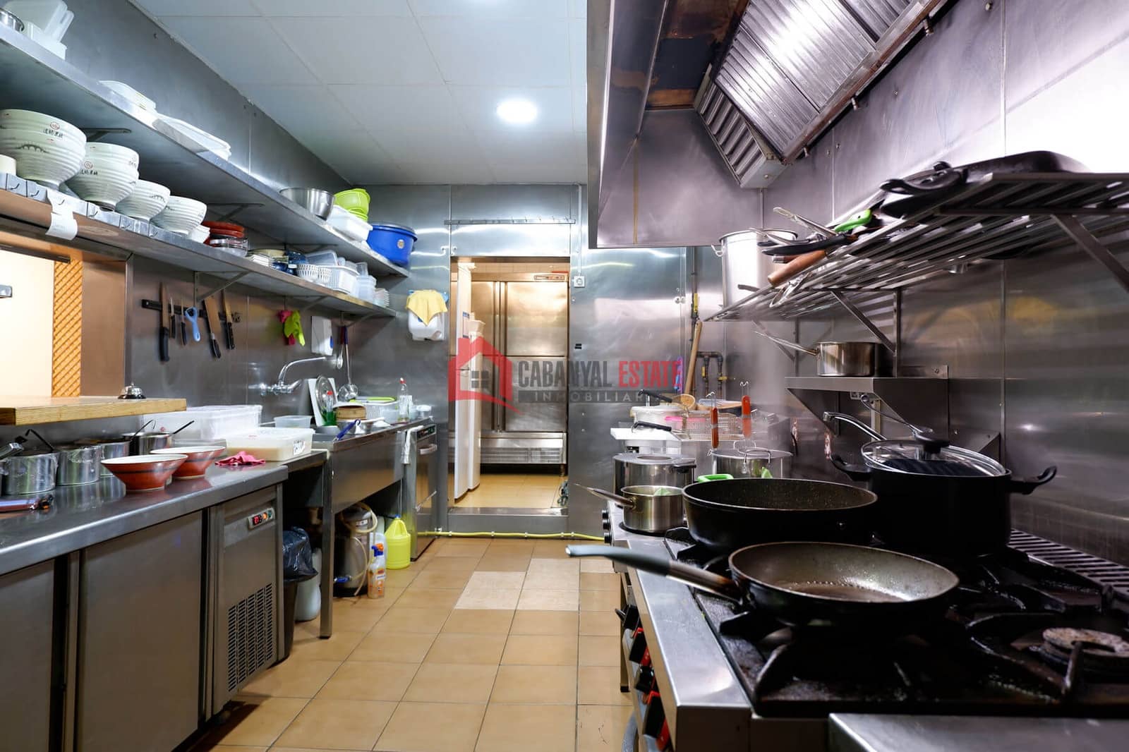 Commercial for rent in Valencia city - € 2,600 (Ref: 9436611)