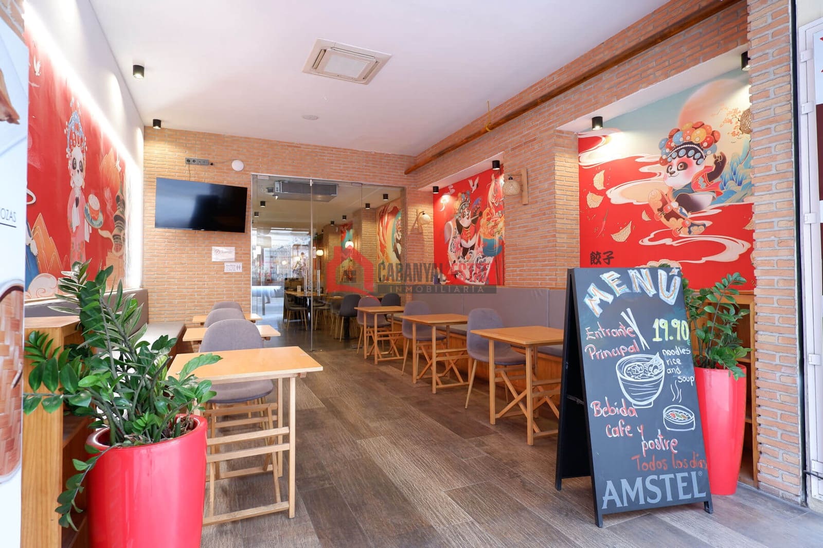 Commercial for rent in Valencia city - € 2,600 (Ref: 9436611)