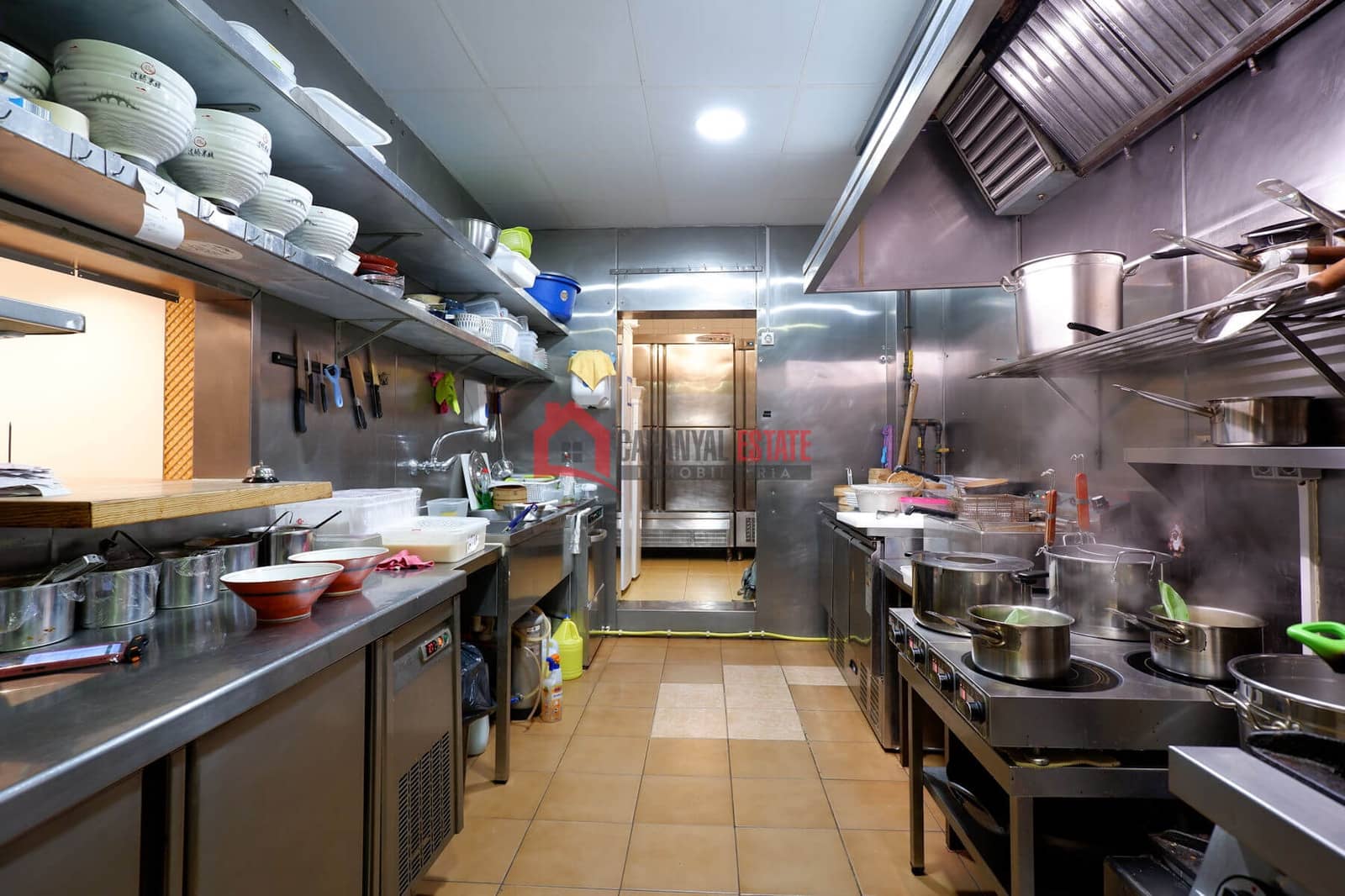 Commercial for rent in Valencia city - € 2,600 (Ref: 9436611)