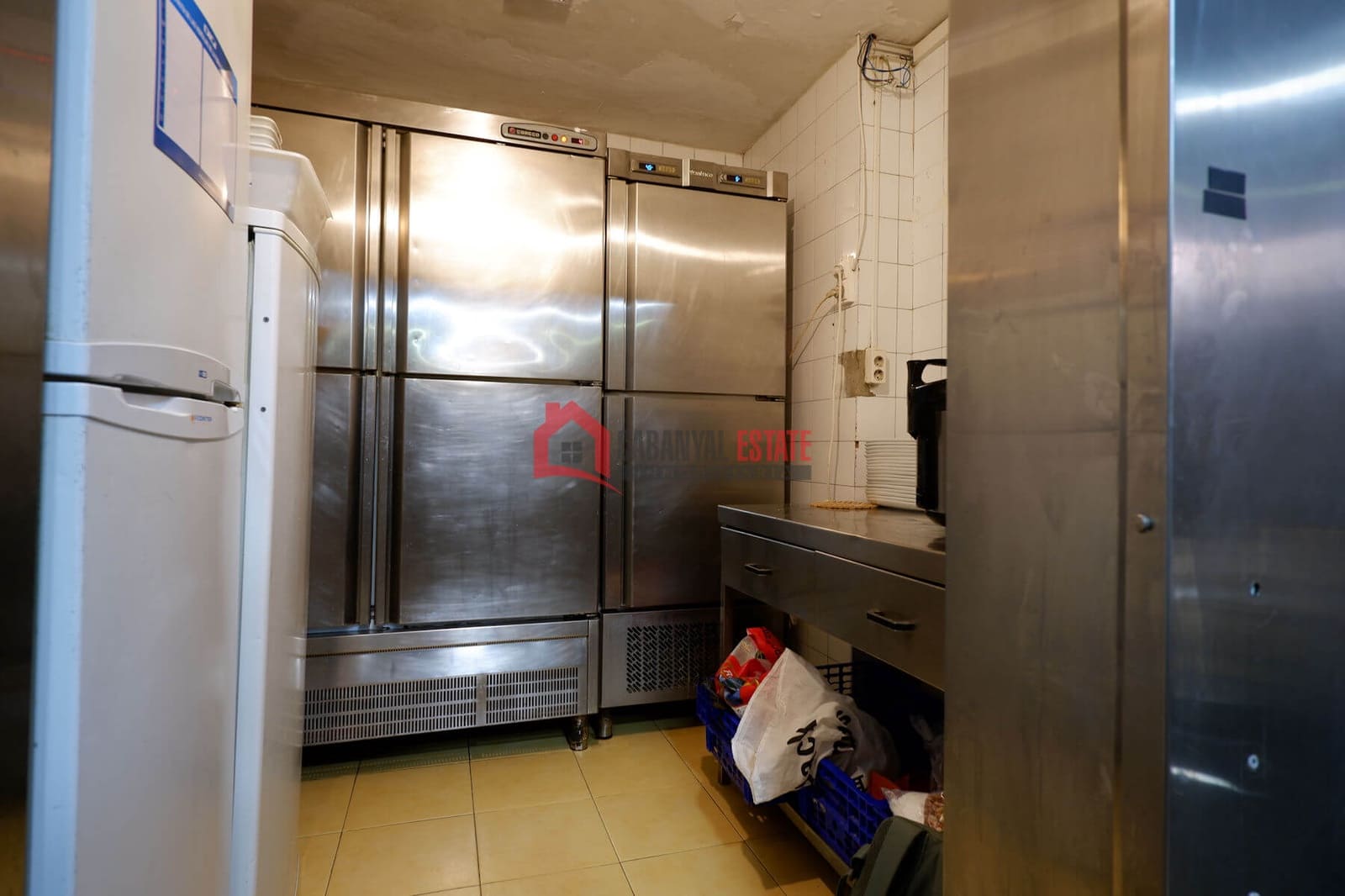 Commercial for rent in Valencia city - € 2,600 (Ref: 9436611)