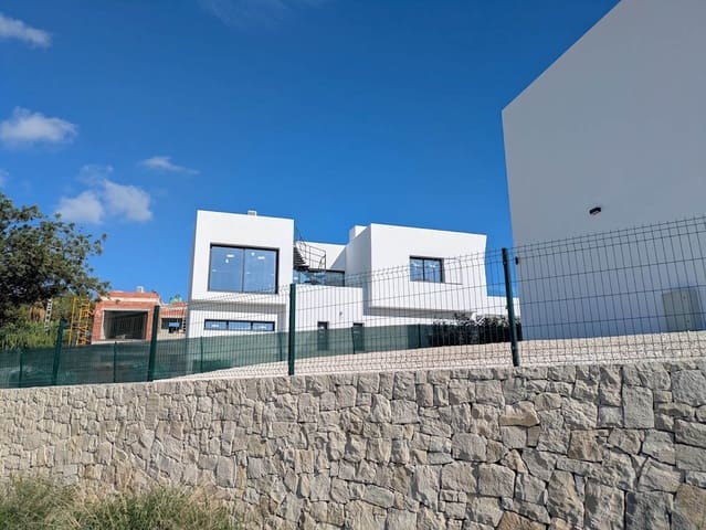 3 bedroom Villa for sale in Calpe / Calp with pool garage - € 925,000 (Ref: 9441665)
