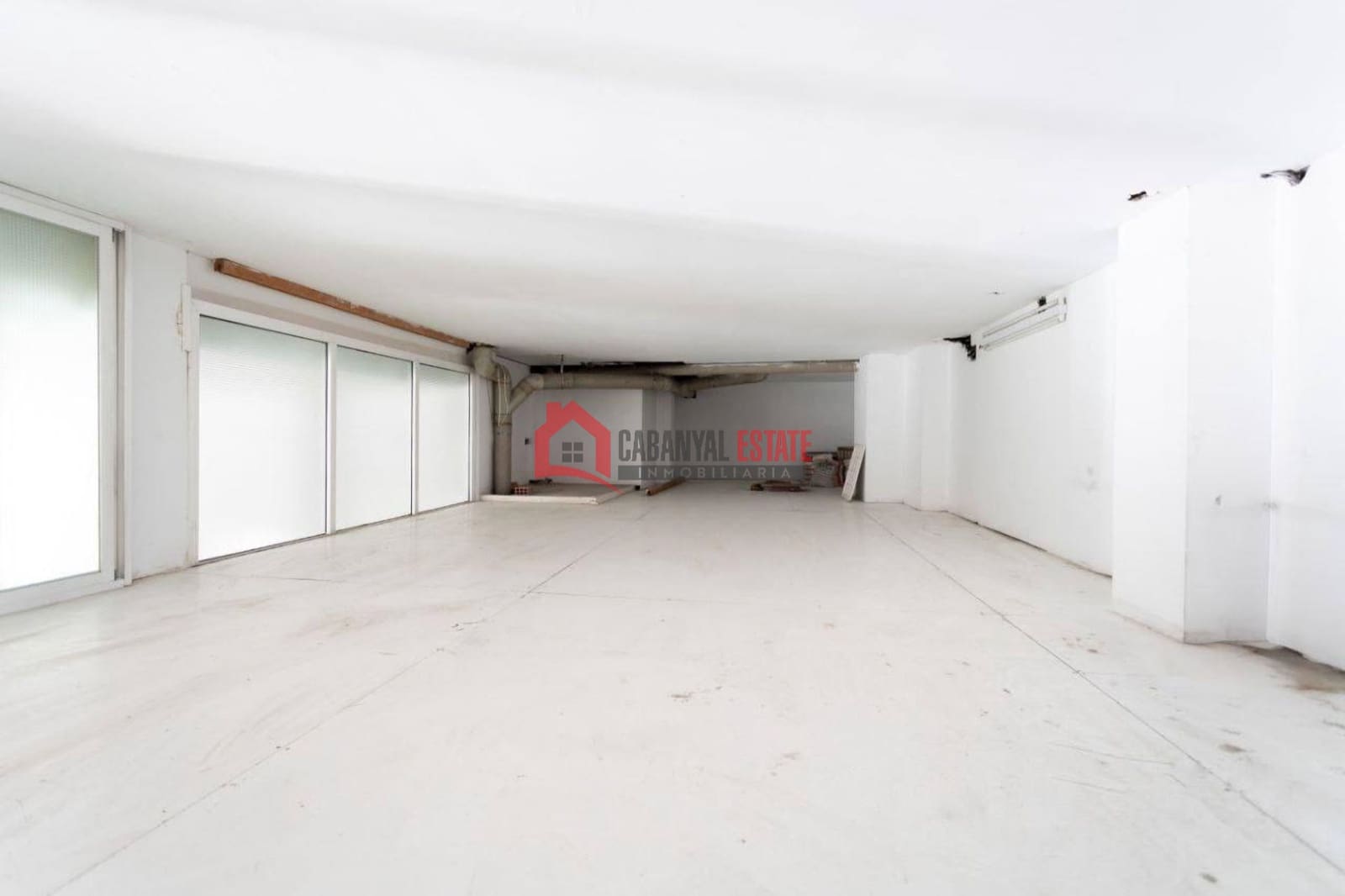 Commercial for sale in Valencia city - € 168,000 (Ref: 9485046)