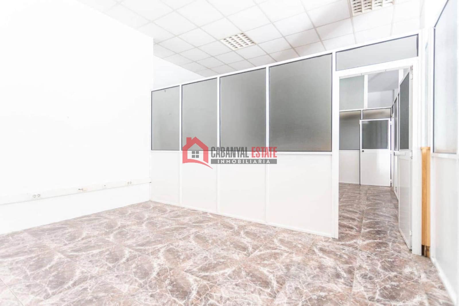 Commercial for sale in Valencia city - € 168,000 (Ref: 9485046)
