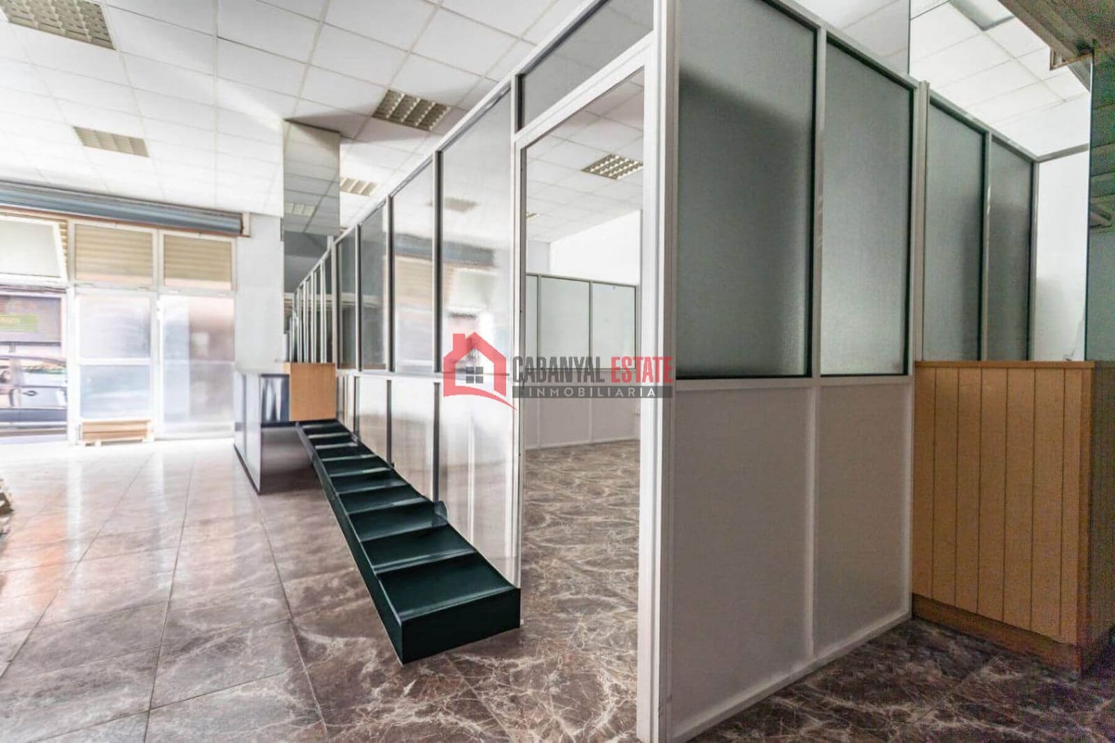 Commercial for sale in Valencia city - € 168,000 (Ref: 9485046)