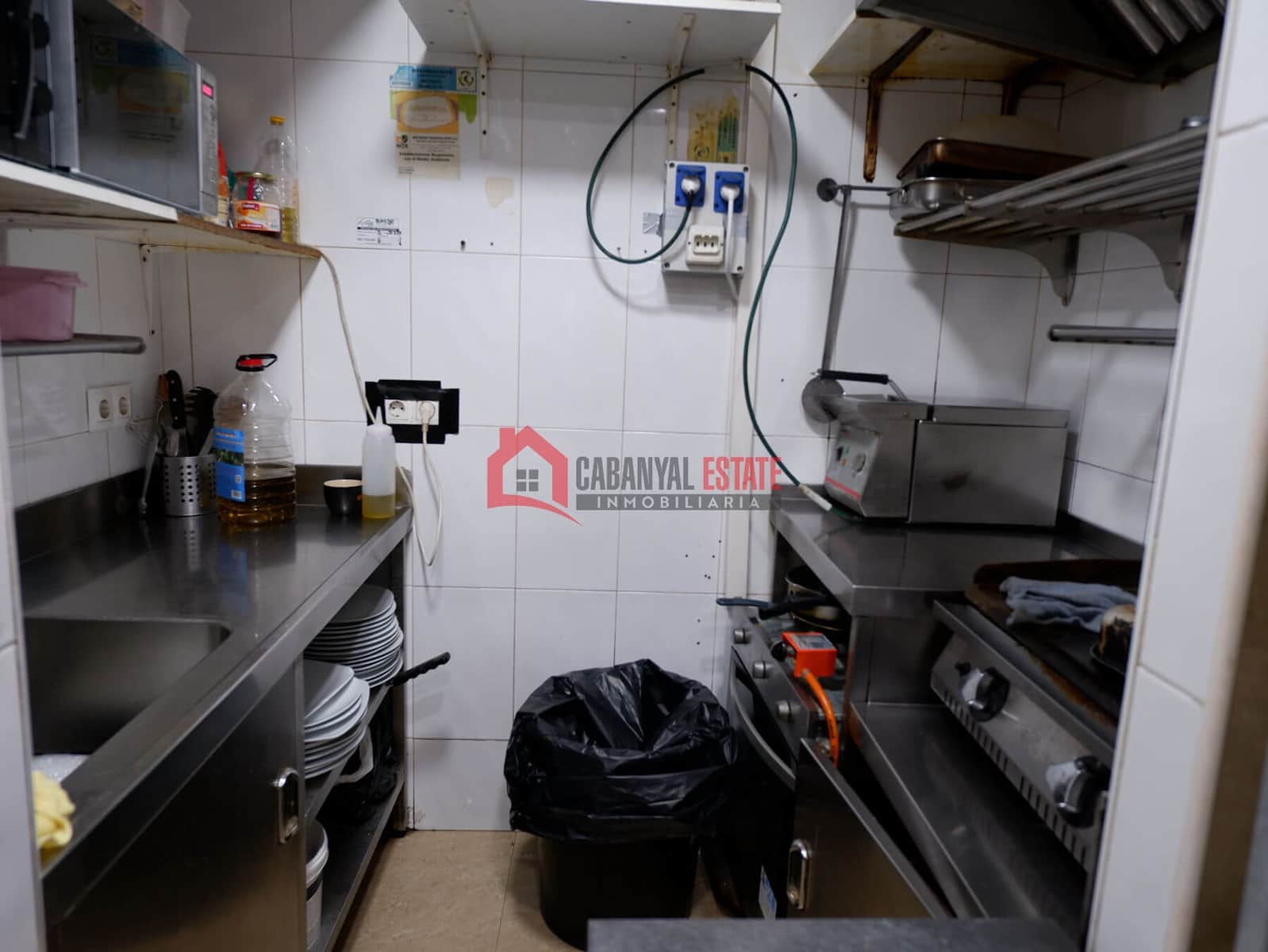 Commercial for rent in Valencia city - € 1,400 (Ref: 9610157)