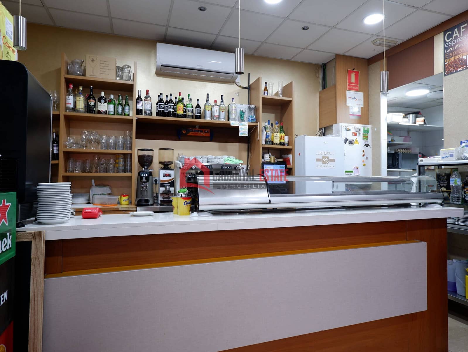 Commercial for rent in Valencia city - € 1,400 (Ref: 9610157)