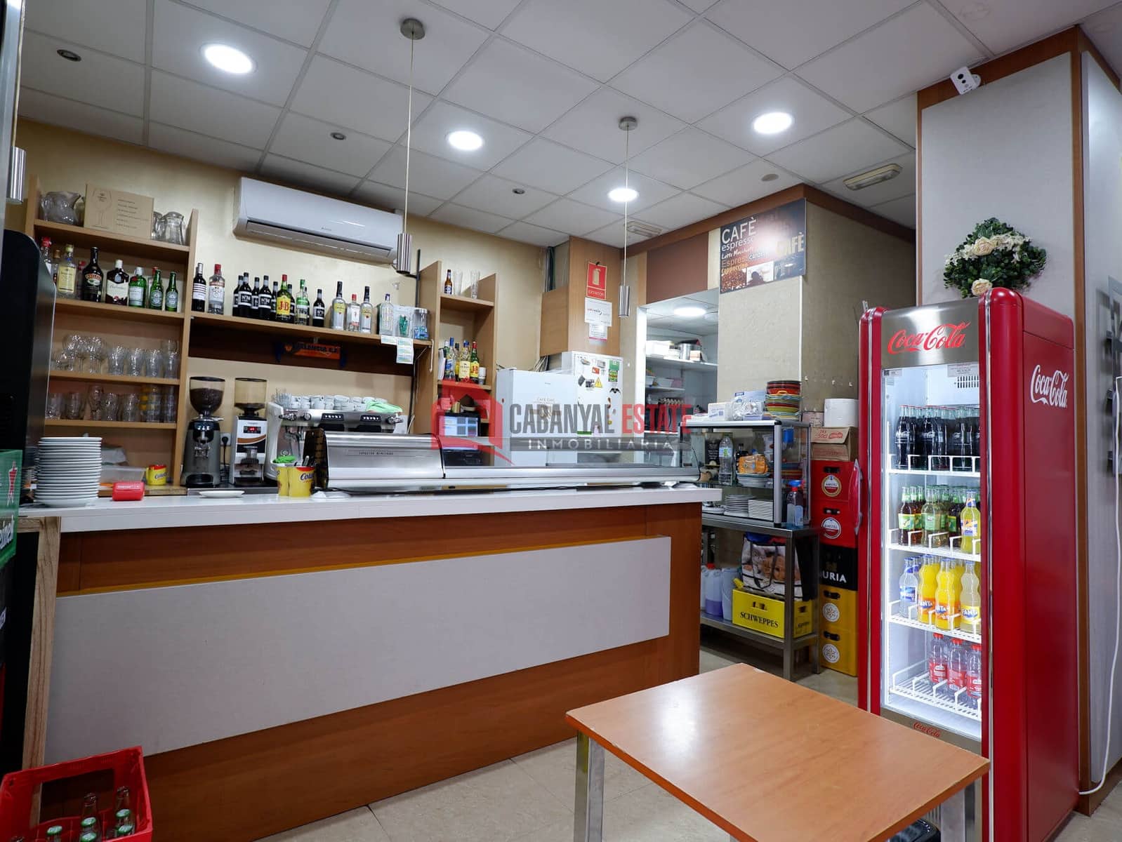 Commercial for rent in Valencia city - € 1,400 (Ref: 9610157)