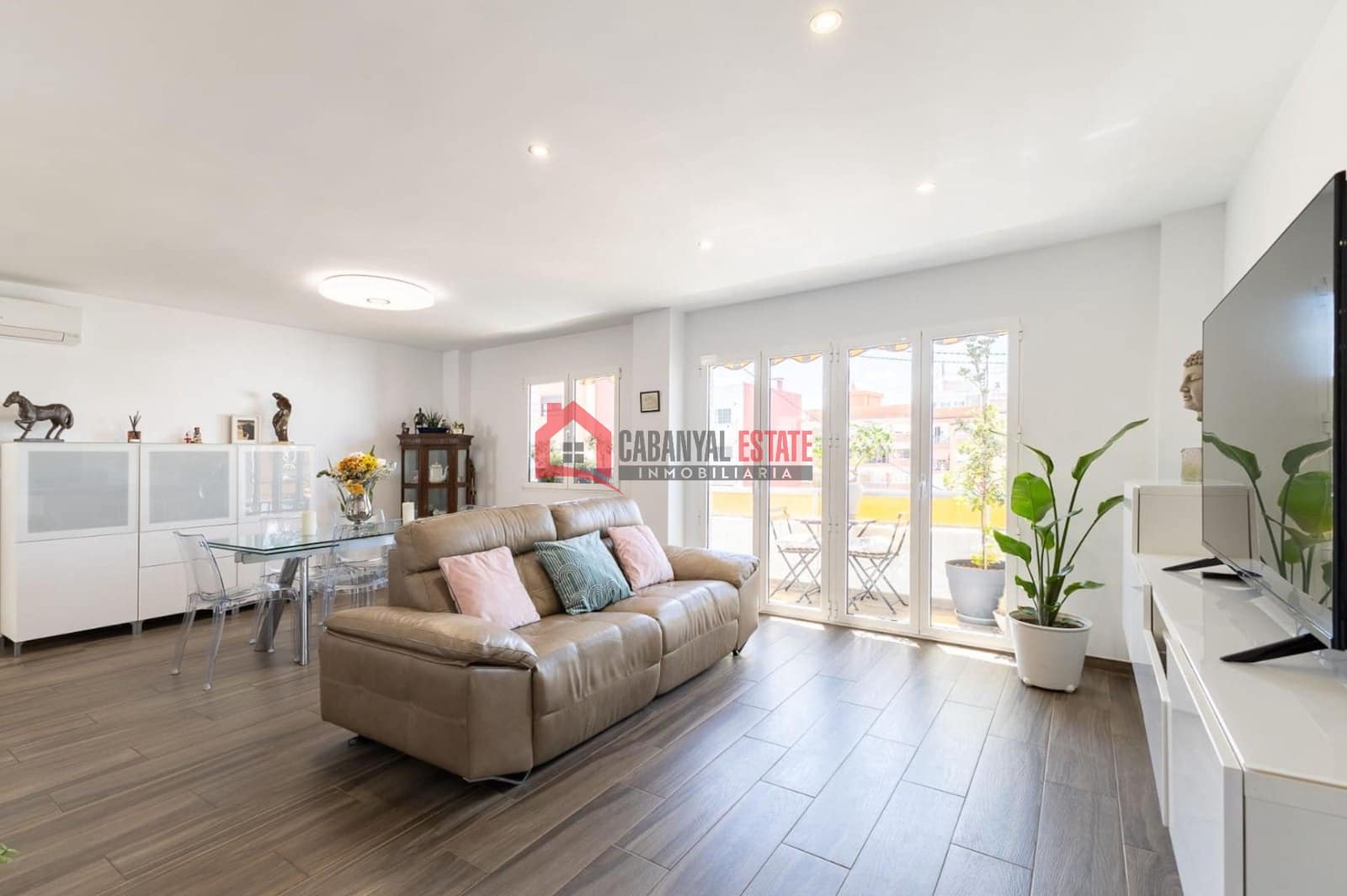 2 bedroom Apartment for rent in Valencia city - € 1,800 (Ref: 9703255)