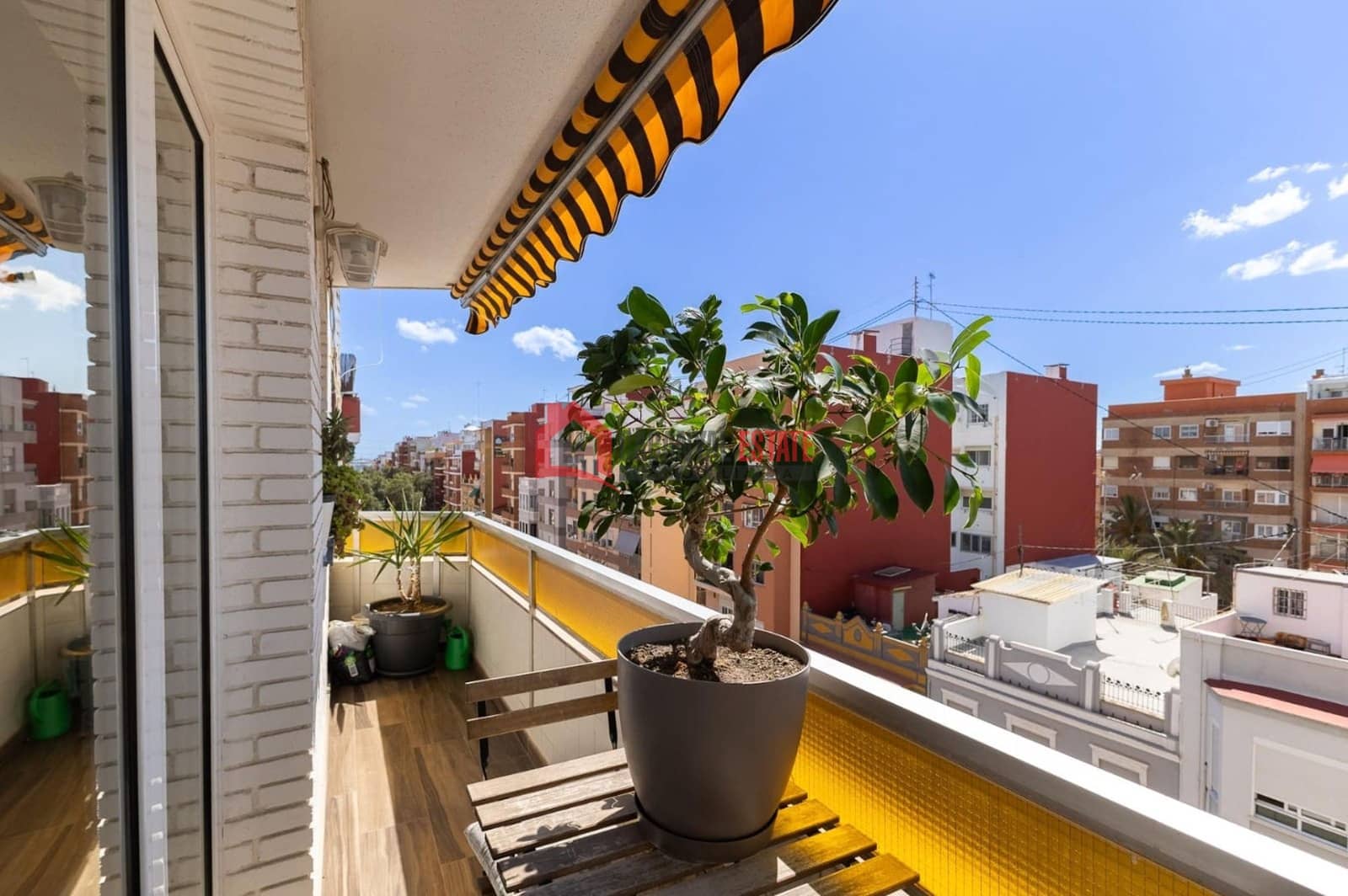 2 bedroom Apartment for rent in Valencia city - € 1,800 (Ref: 9703255)