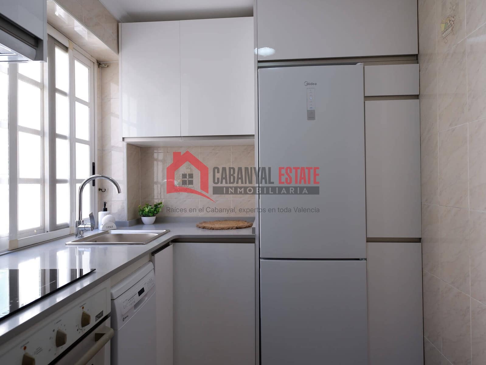 3 bedroom Apartment for rent in Valencia city - € 1,300 (Ref: 9861464)