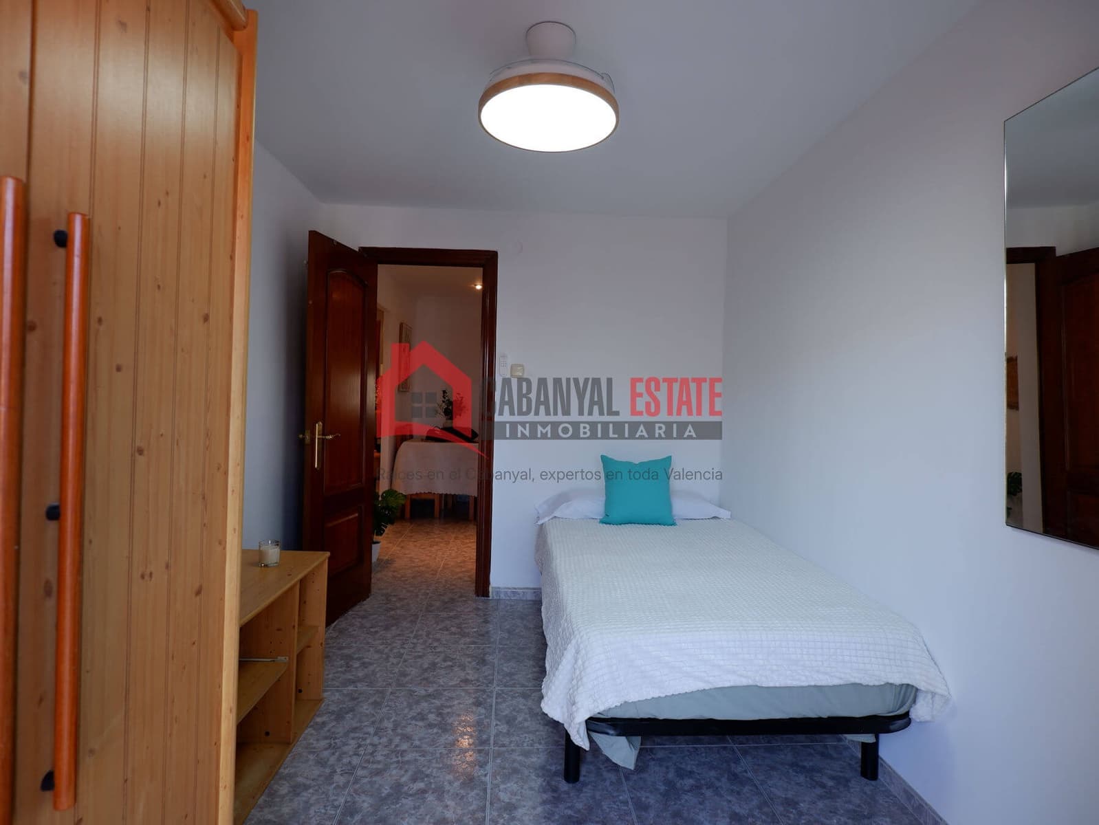 3 bedroom Apartment for rent in Valencia city - € 1,300 (Ref: 9861464)