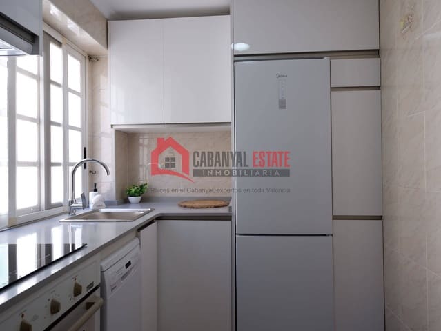 3 bedroom Apartment for rent in Cabanyal-Canyamelar, Valencia city - € 1,300 (Ref: 9861464)