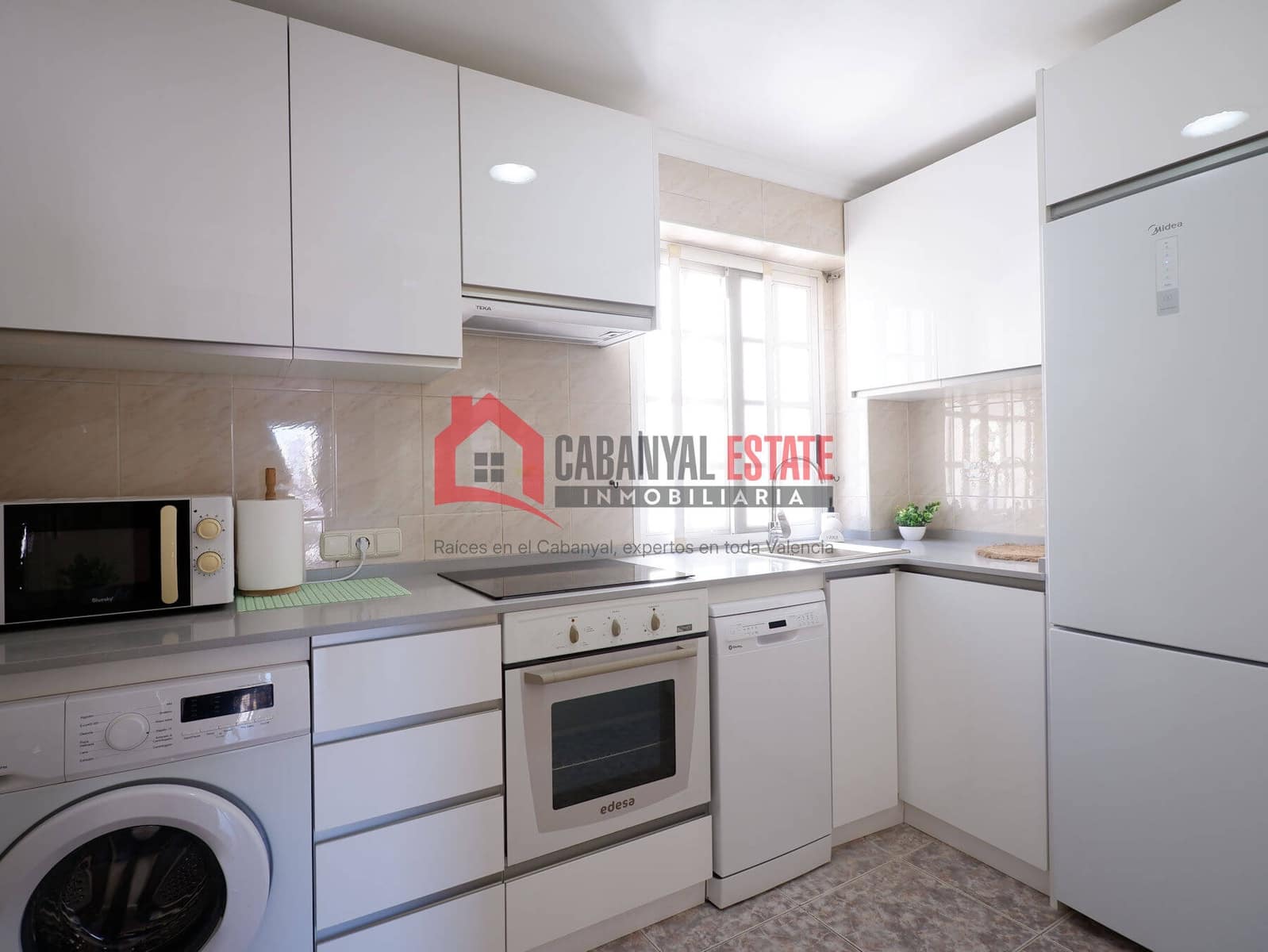 3 bedroom Apartment for rent in Valencia city - € 1,300 (Ref: 9861464)