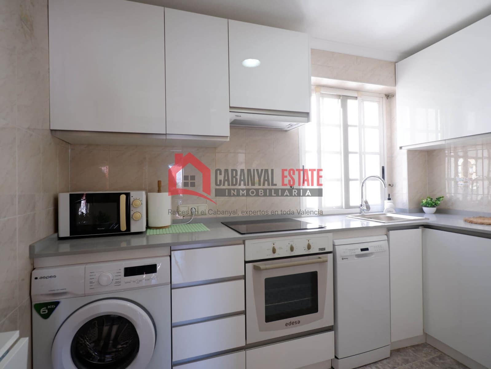 3 bedroom Apartment for rent in Valencia city - € 1,300 (Ref: 9861464)