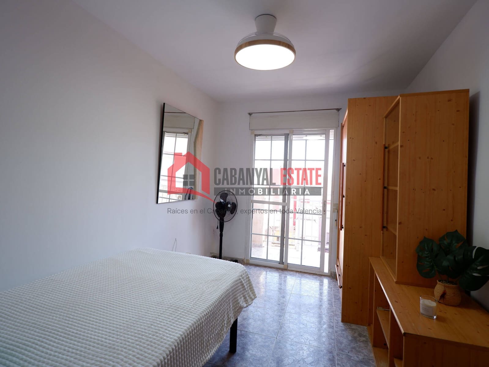 3 bedroom Apartment for rent in Valencia city - € 1,300 (Ref: 9861464)