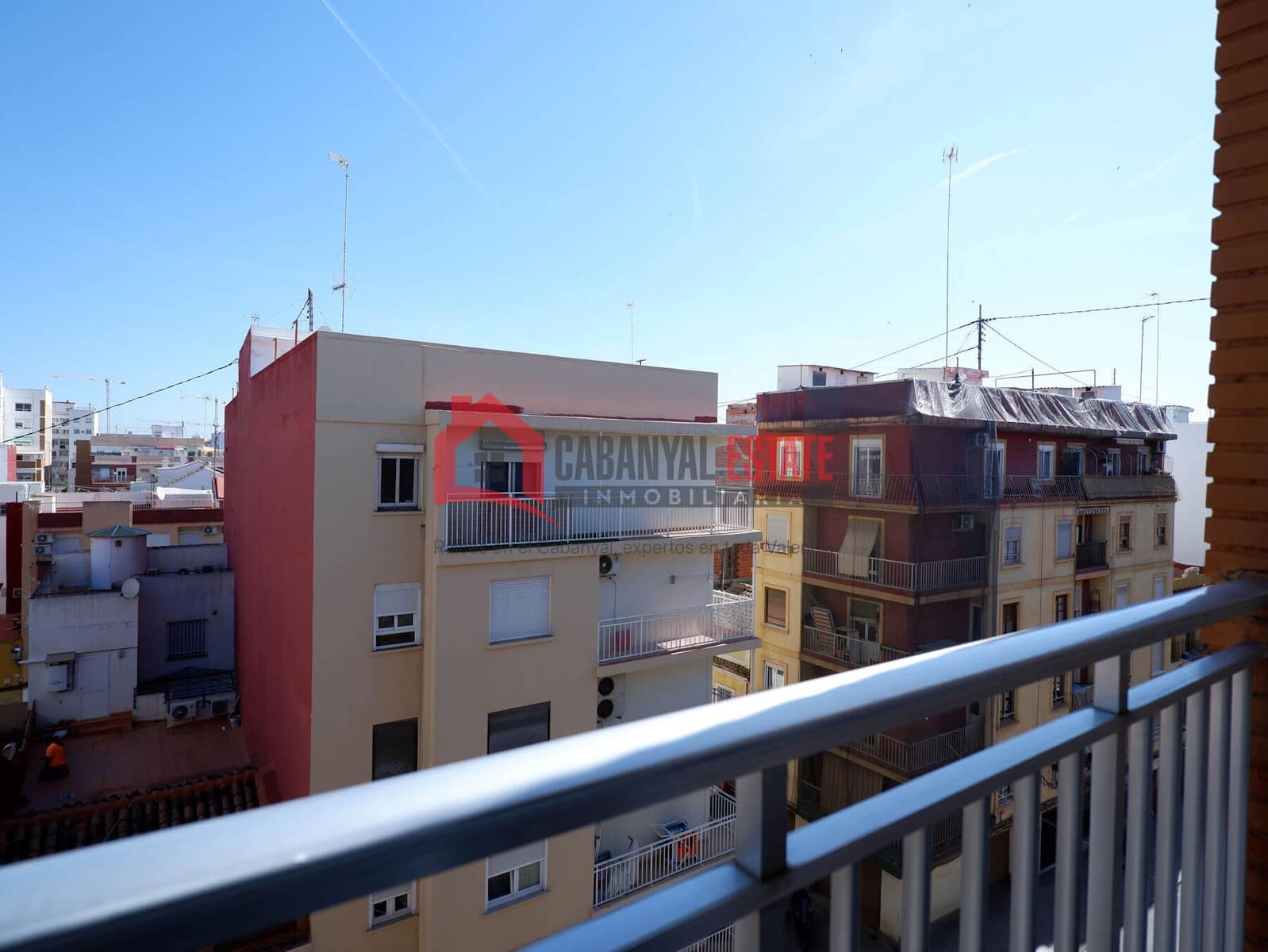 3 bedroom Apartment for rent in Valencia city - € 1,300 (Ref: 9861464)