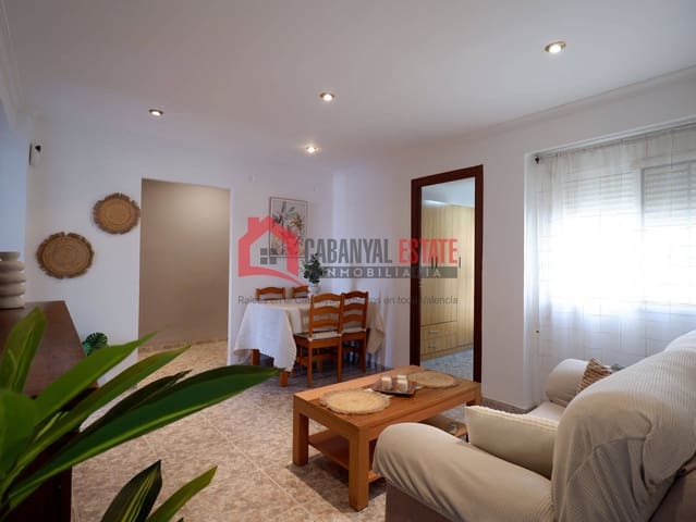 3 bedroom Apartment for rent in Cabanyal-Canyamelar, Valencia city - € 1,300 (Ref: 9861464)