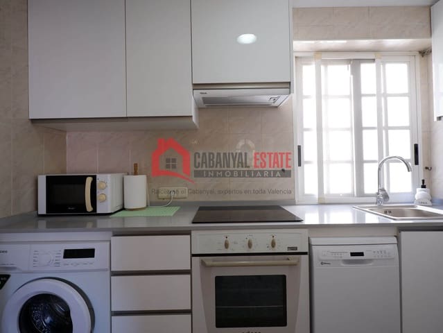 3 bedroom Apartment for rent in Cabanyal-Canyamelar, Valencia city - € 1,300 (Ref: 9861464)