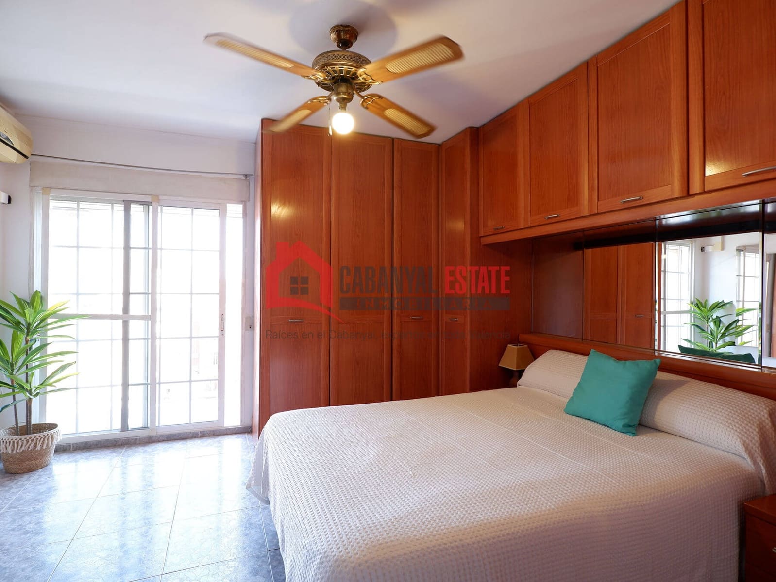 3 bedroom Apartment for rent in Valencia city - € 1,300 (Ref: 9861464)