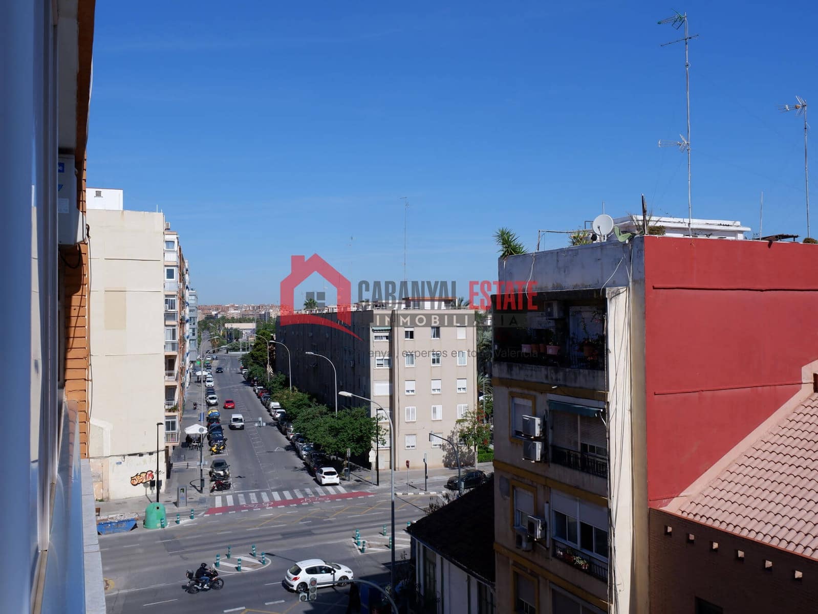 3 bedroom Apartment for rent in Valencia city - € 1,300 (Ref: 9861464)