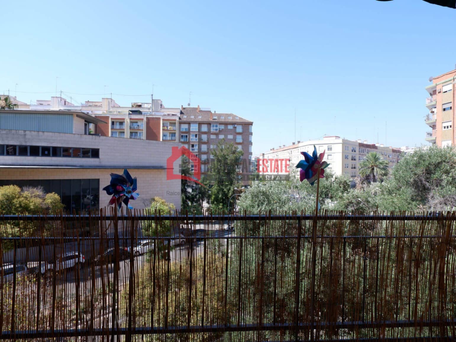 3 bedroom Apartment for rent in Valencia city - € 1,300 (Ref: 9945293)