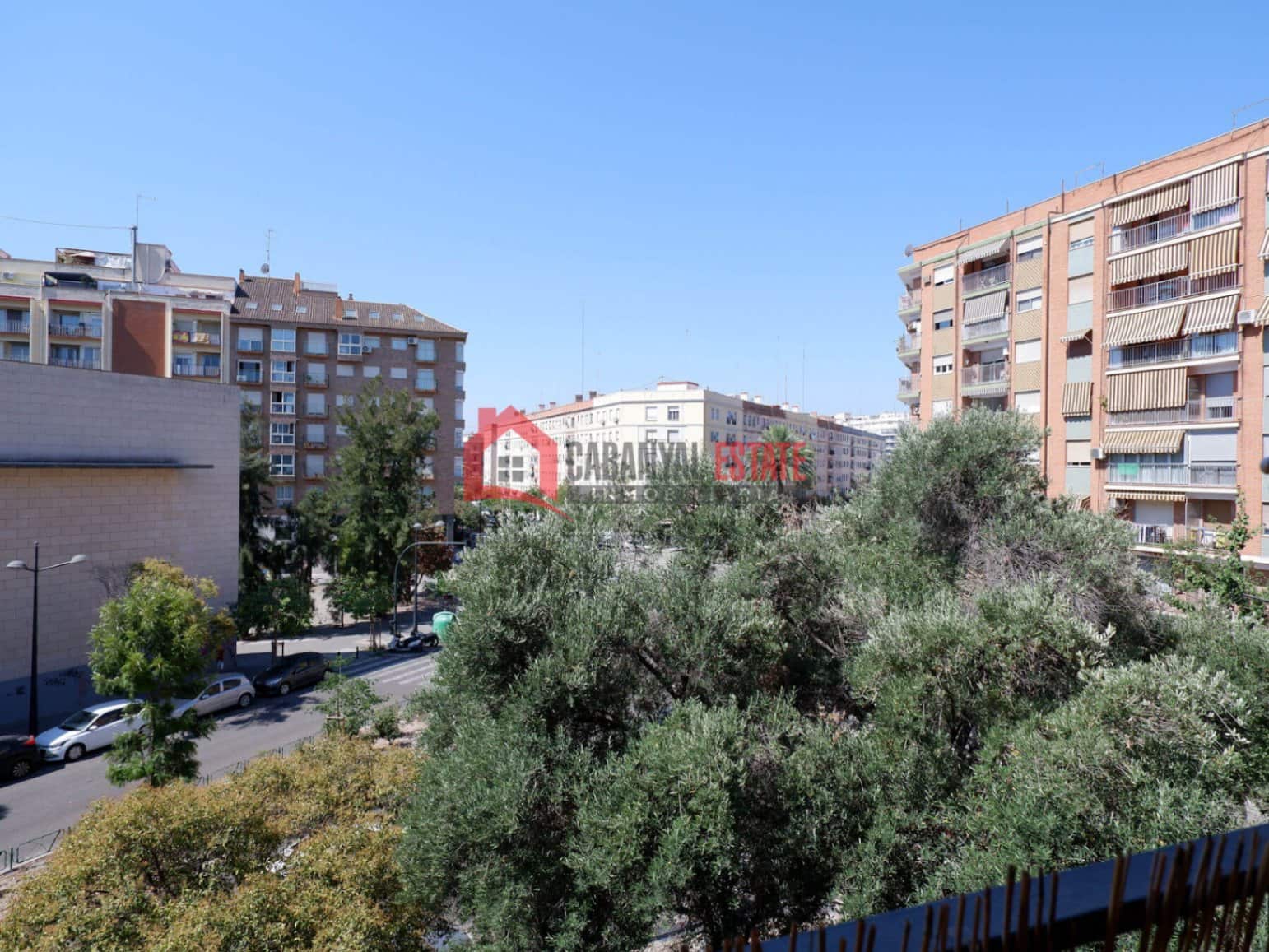 3 bedroom Apartment for rent in Valencia city - € 1,300 (Ref: 9945293)