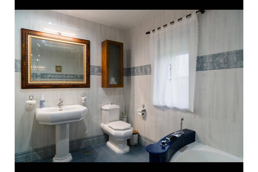 7 Zimmer Villa zu verkaufen in Dumbria mit Garage - 650.000 € (Ref: 10060912)