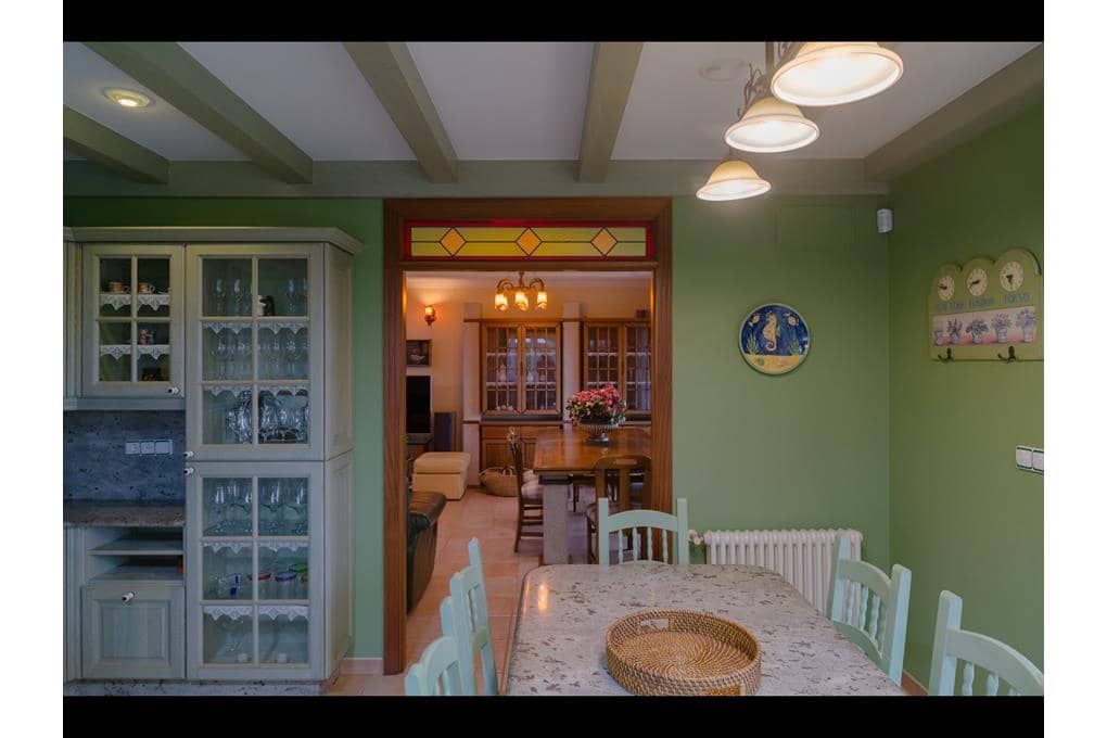 7 Zimmer Villa zu verkaufen in Dumbria mit Garage - 650.000 € (Ref: 10060912)