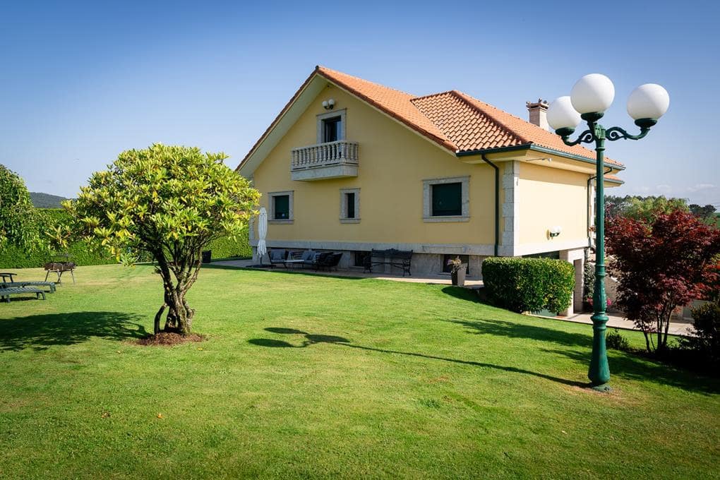 7 Zimmer Villa zu verkaufen in Dumbria mit Garage - 650.000 € (Ref: 10060912)