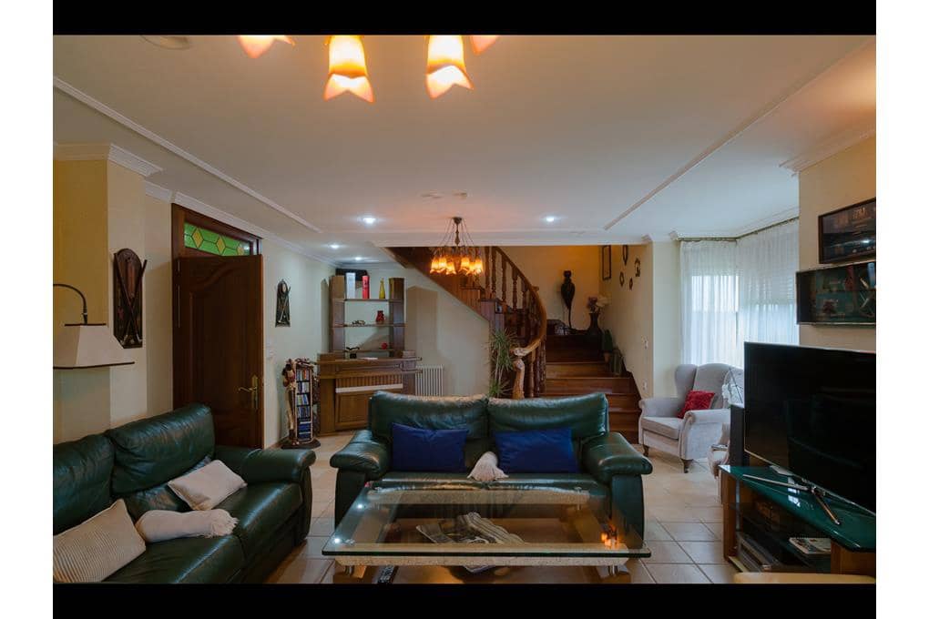7 Zimmer Villa zu verkaufen in Dumbria mit Garage - 650.000 € (Ref: 10060912)