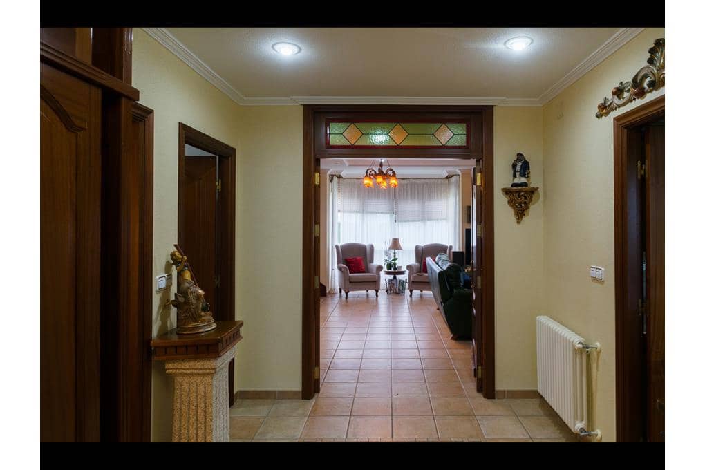 7 Zimmer Villa zu verkaufen in Dumbria mit Garage - 650.000 € (Ref: 10060912)