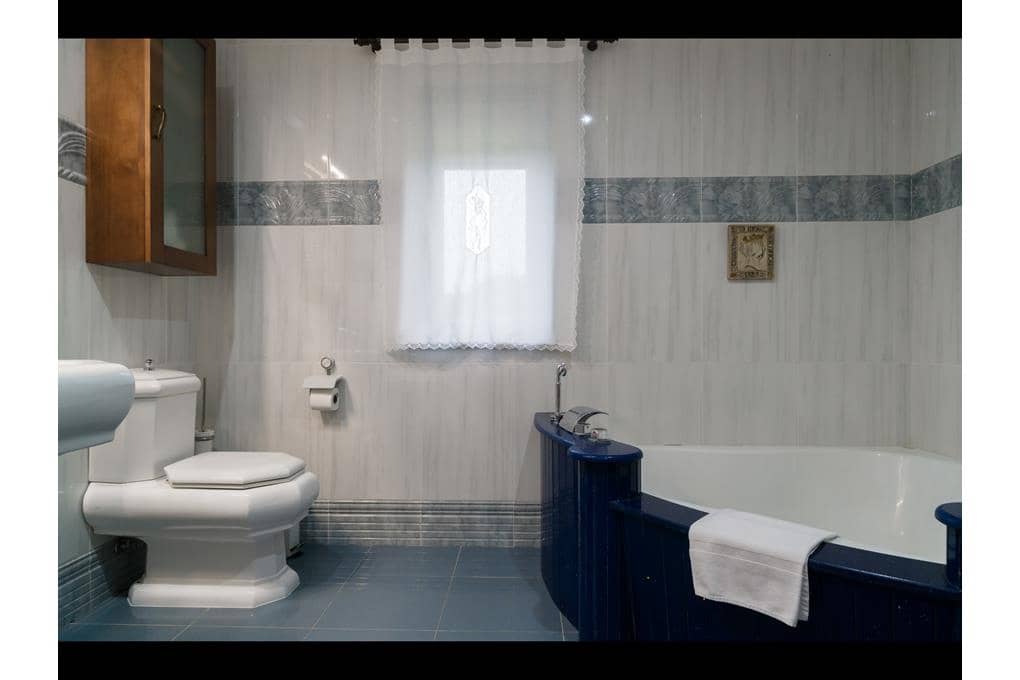 7 Zimmer Villa zu verkaufen in Dumbria mit Garage - 650.000 € (Ref: 10060912)