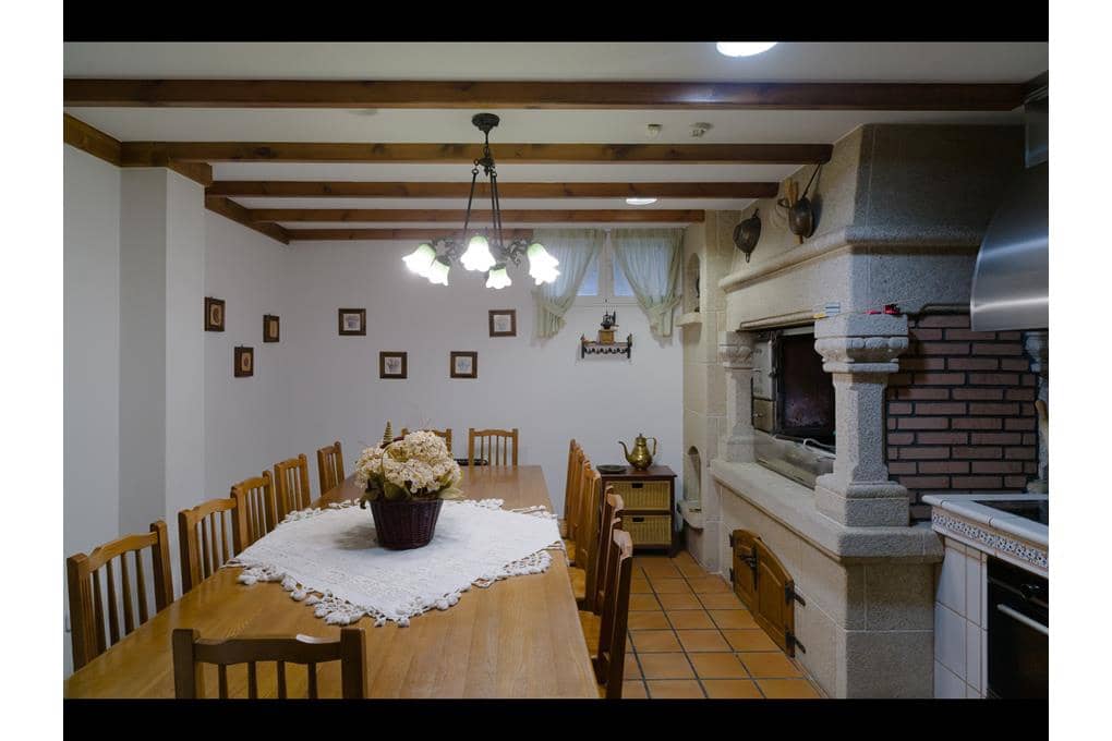 7 Zimmer Villa zu verkaufen in Dumbria mit Garage - 650.000 € (Ref: 10060912)