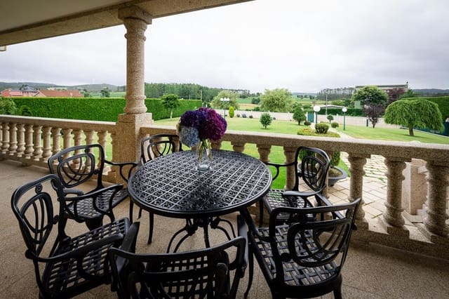 7 Zimmer Villa zu verkaufen in Dumbría mit Garage - 650.000 € (Ref: 10060912)