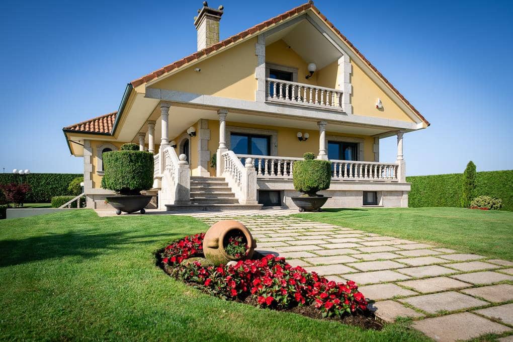 7 Zimmer Villa zu verkaufen in Dumbria mit Garage - 650.000 € (Ref: 10060912)