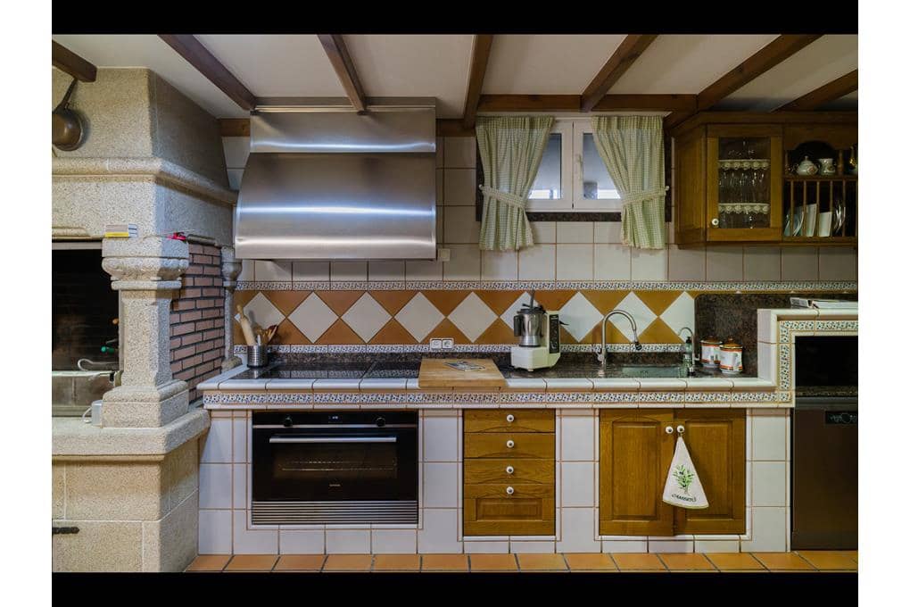7 Zimmer Villa zu verkaufen in Dumbria mit Garage - 650.000 € (Ref: 10060912)