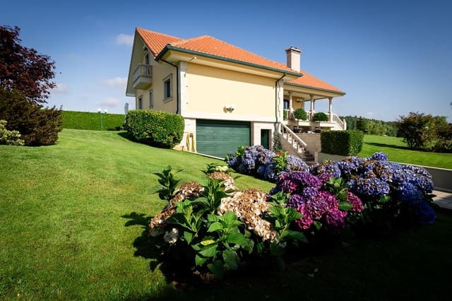 7 Zimmer Villa zu verkaufen in Dumbría mit Garage - 650.000 € (Ref: 10060912)