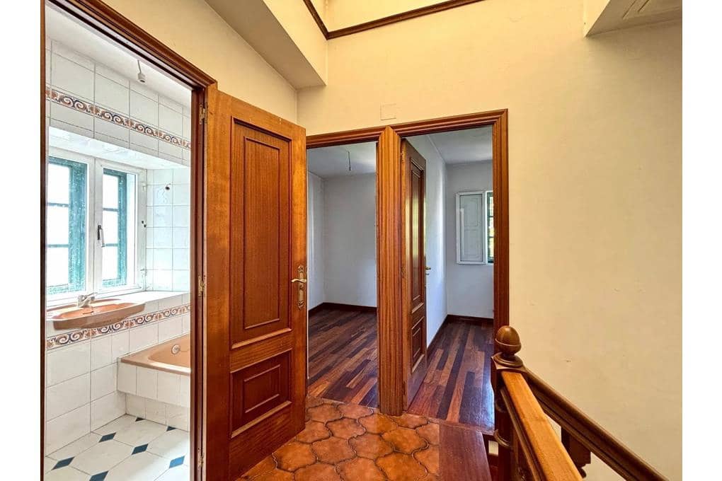6 bedroom Townhouse for sale in Santiago de Compostela - € 640,000 (Ref: 10095771)