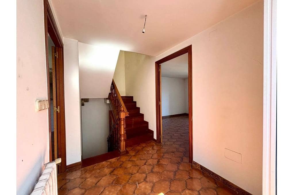 6 bedroom Townhouse for sale in Santiago de Compostela - € 640,000 (Ref: 10095771)