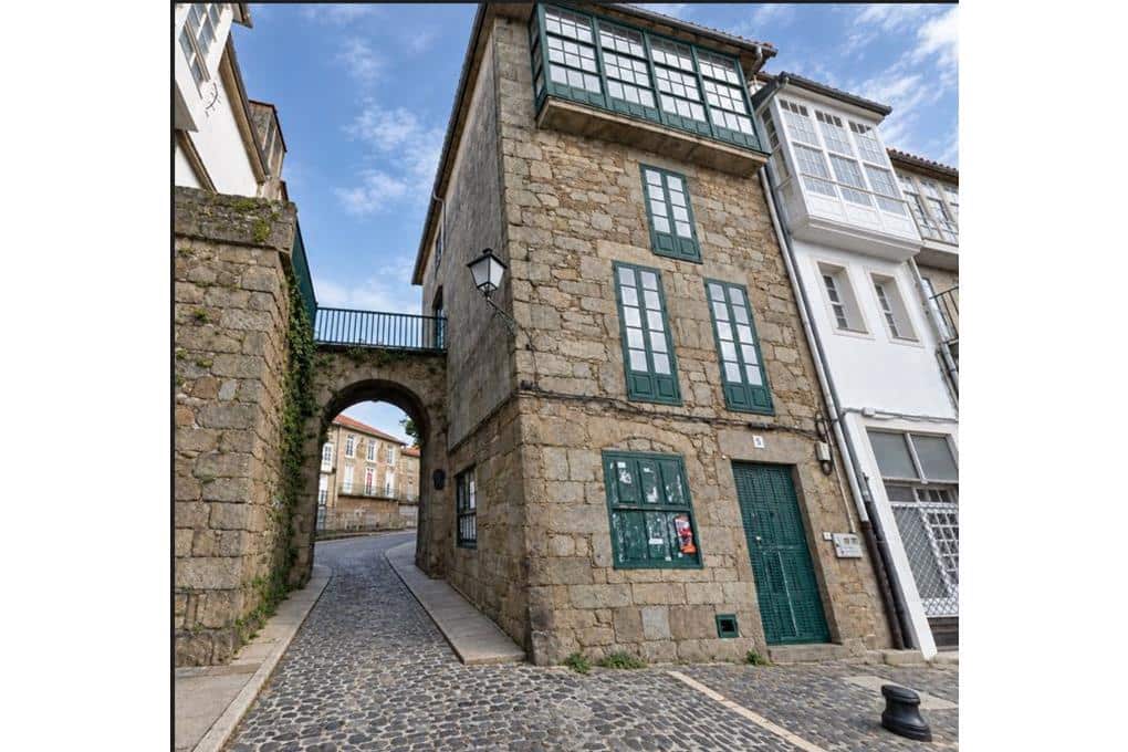 6 bedroom Townhouse for sale in Santiago de Compostela - € 640,000 (Ref: 10095771)