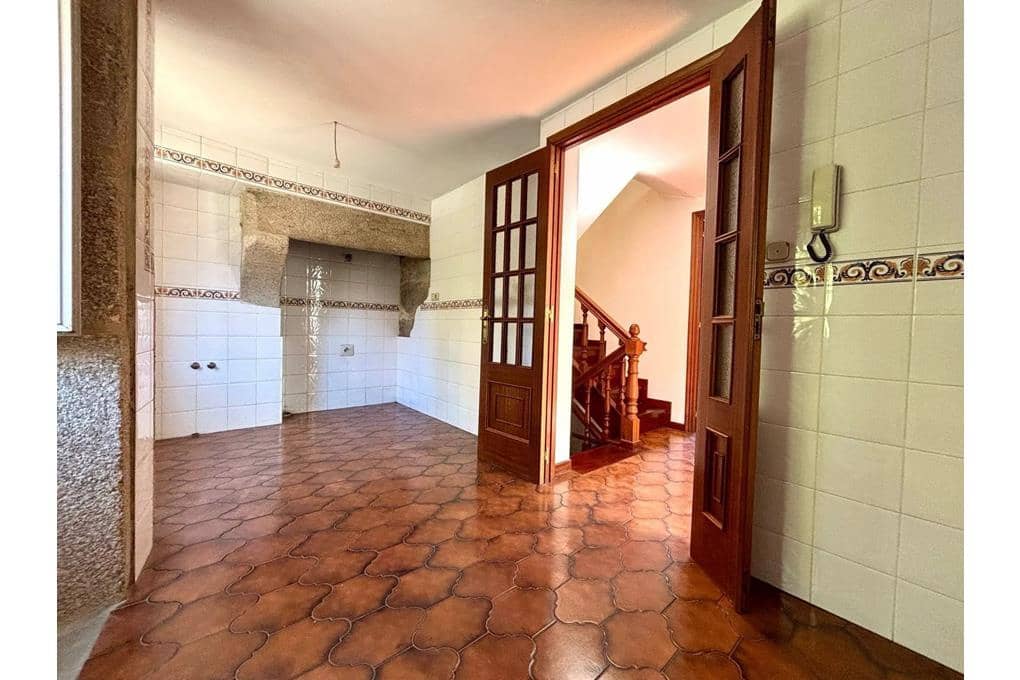 6 bedroom Townhouse for sale in Santiago de Compostela - € 640,000 (Ref: 10095771)