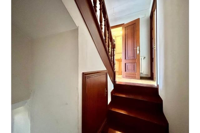 6 bedroom Townhouse for sale in Santiago de Compostela - € 640,000 (Ref: 10095771)