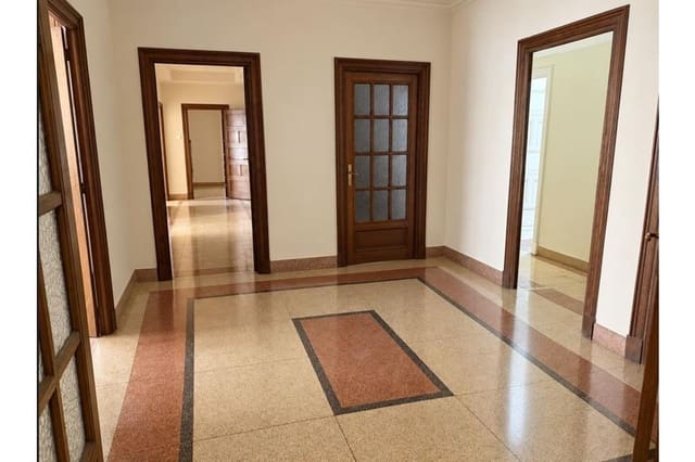 8 sovrum Lägenhet till salu i Santiago de Compostela med garage - 800 000 € (Ref: 10121026)